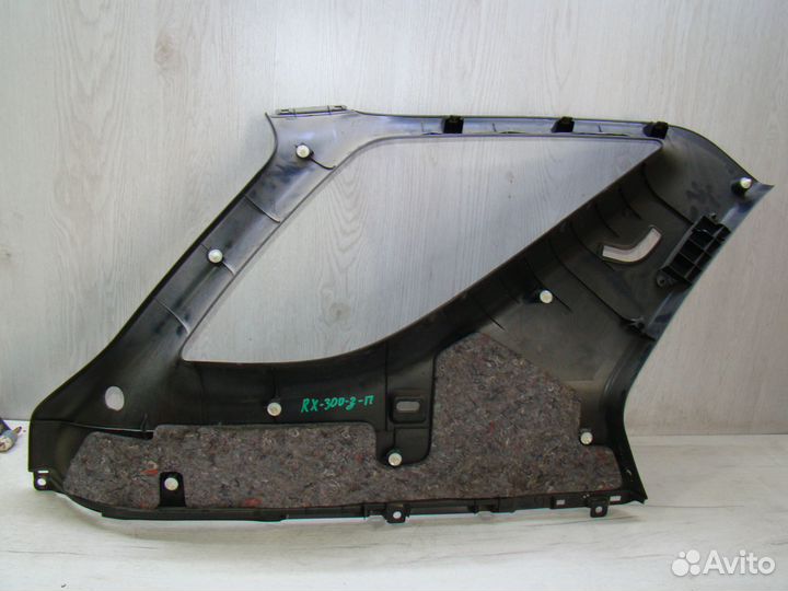 Обшивка багажника правая Lexus RX 300 Лексус