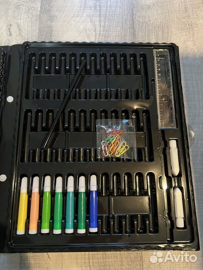 Набор юного художника для рисования в чемоданчике