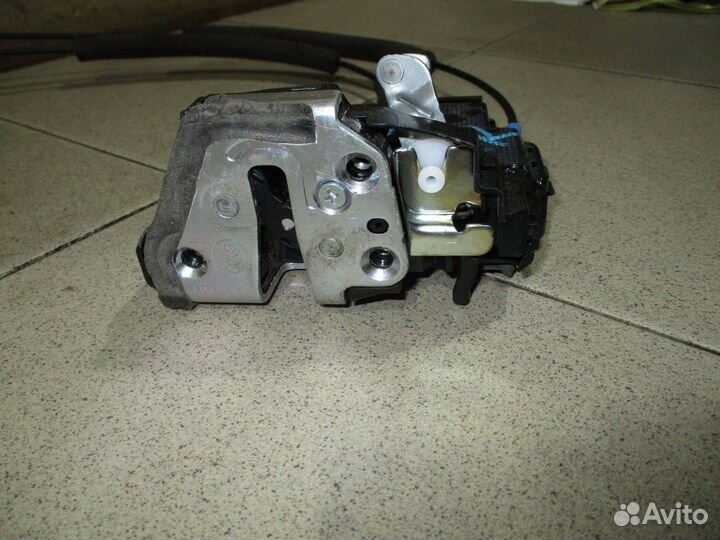 Замок двери задней правой Toyota Camry XV50