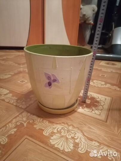 Большой цветочный горшок