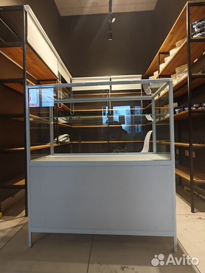 Стеклянная витрина