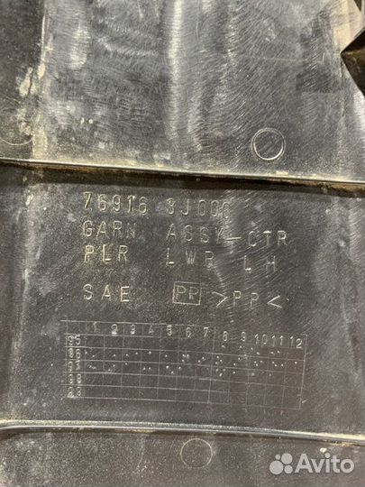 Накладка на центральную стойку левая Nissan