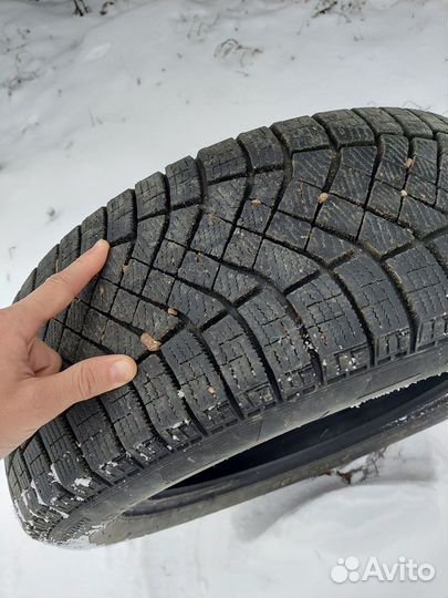 Pirelli Ice Zero FR 215/55 R17