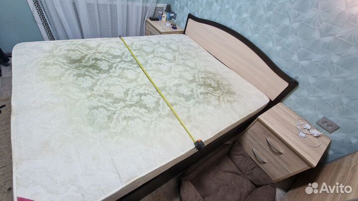 Кровать двухспальная с матрасом 160 200