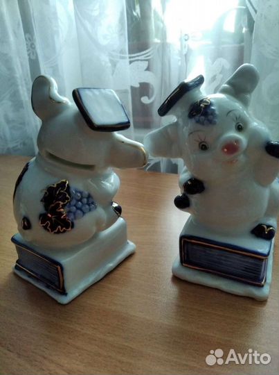 Статуэтки и вазы