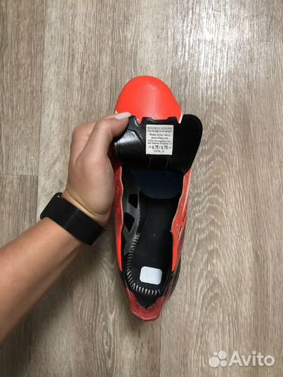 Футбольные бутсы adidas