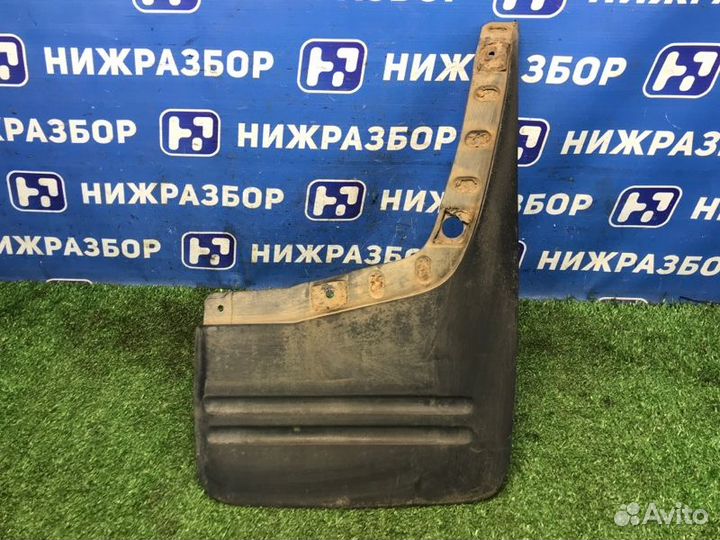 Брызговик передний правый Mitsubishi Pajero 3 V6