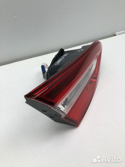 Фонарь задний внутренний левый Toyota Camry V70