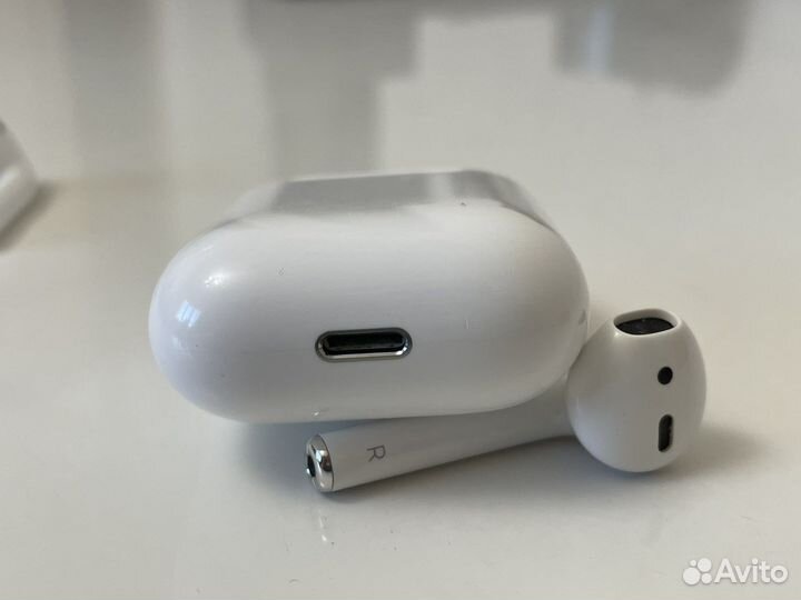 Наушники Apple AirPods (1-гопоколения)