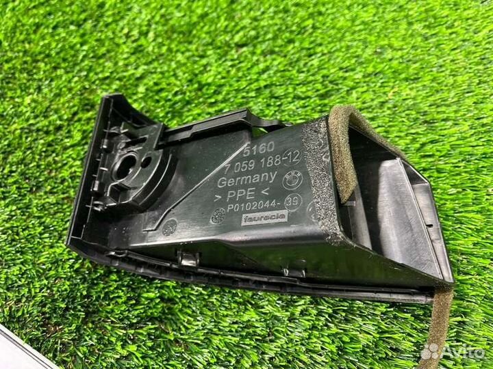 Воздуховод салона правый Bmw 1 E87 N45B16 2006