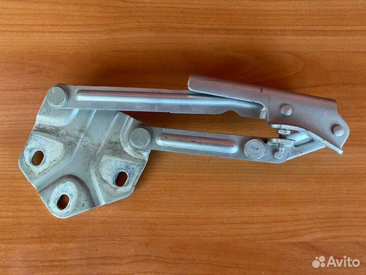 Петля капота передняя левая Vw Touran minivan BSE