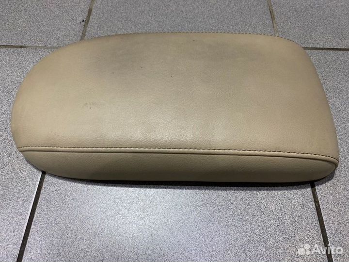 Подлокотник передний Toyota Harrier AVU65-0028375