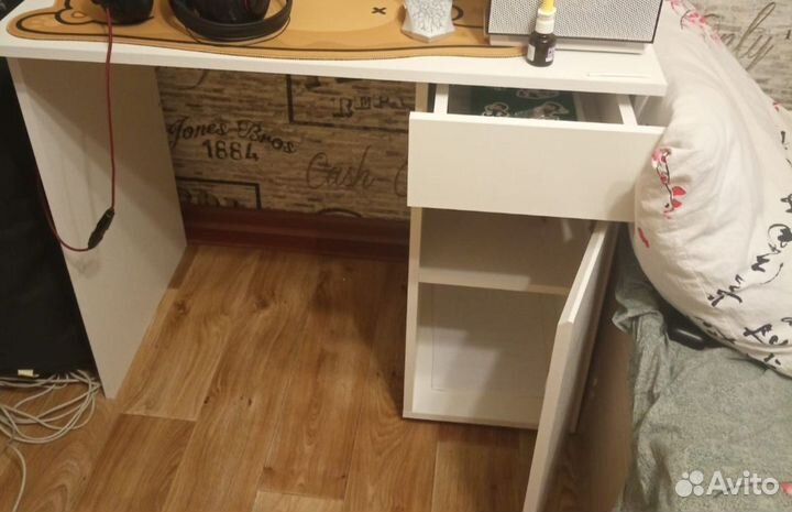 Письменный стол