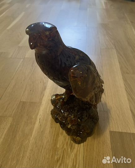Фигурка орла янтарная, ручной работы