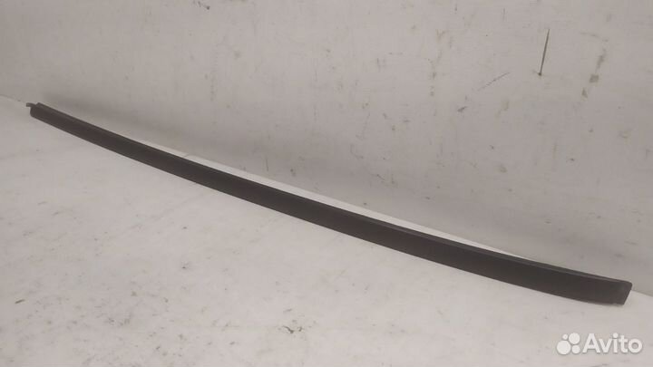 Молдинг лобового стекла левый Toyota Camry XV70