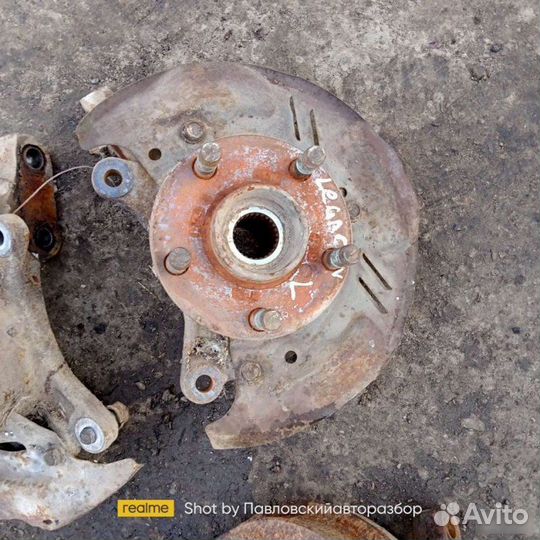 Поворотный кулак ступица Subaru Legacy