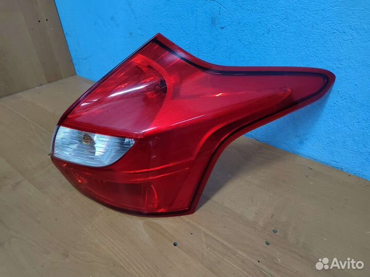 Фонарь задний Форд Фокус 3 дорестайлинг
