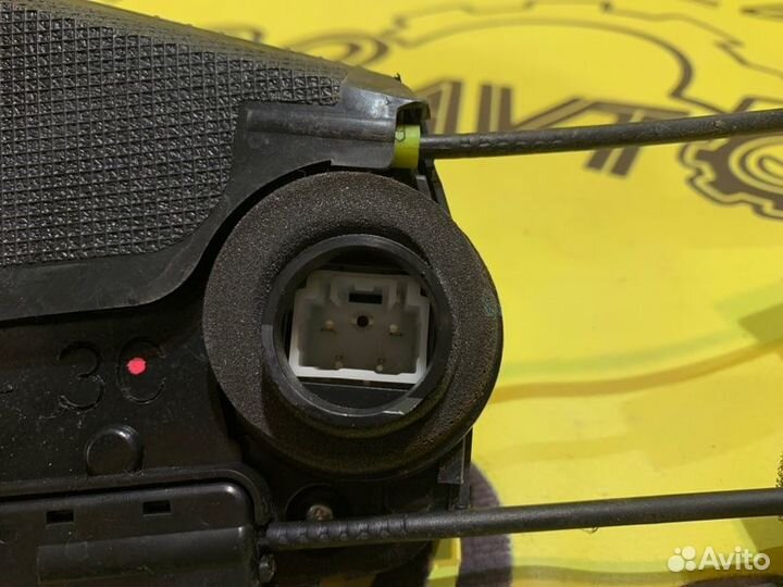 Замок двери задний левый Lexus Gs430 UZS190 3UZ-FE