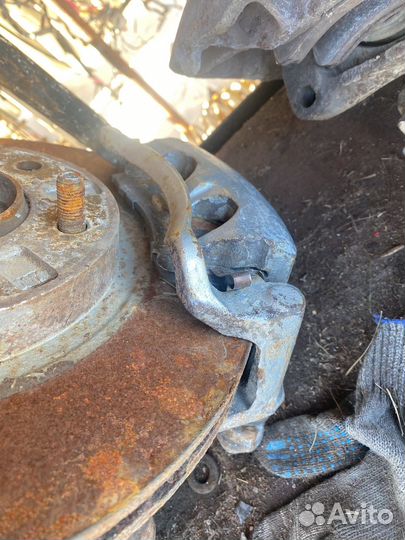 Передние суппорта mazda millenia 2.5 АКПП