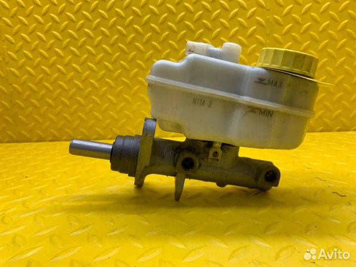 Главный тормозной цилиндр с бачком Volkswagen Polo