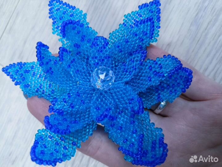 Лилия из бисера