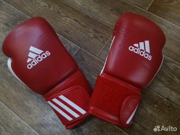 Боксерские перчатки adidas