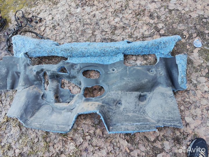 Шумоизоляция под торпедой Volkswagen polo 5