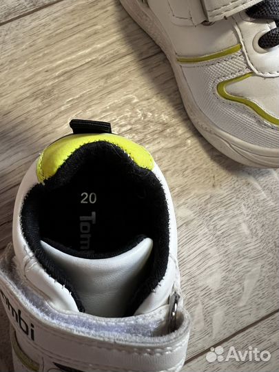 Кроссовки деткие