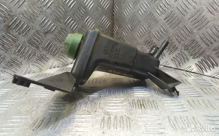 Бачок гура на Volkswagen Passat B5