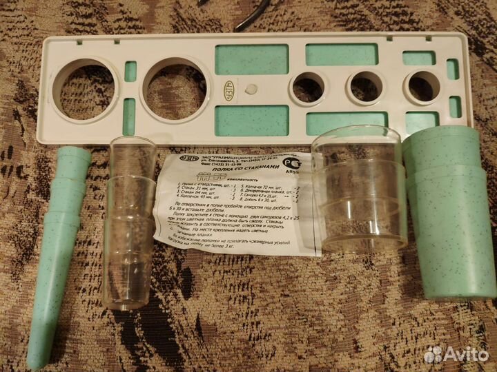 Полка настенная для зубных щеток