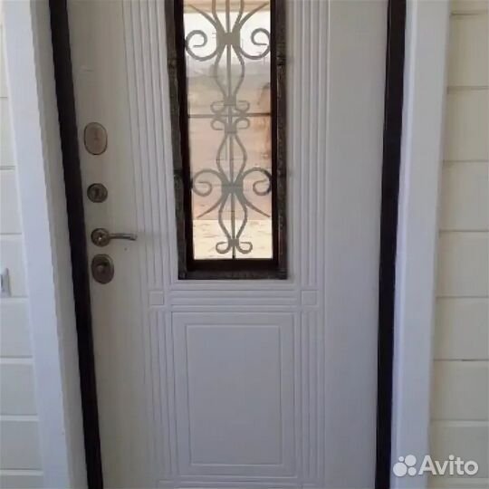 Входная дверь «с ковкой»