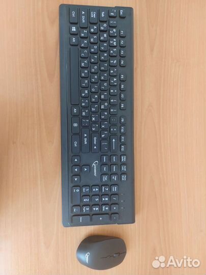 Беспроводная клавиатура и мышь