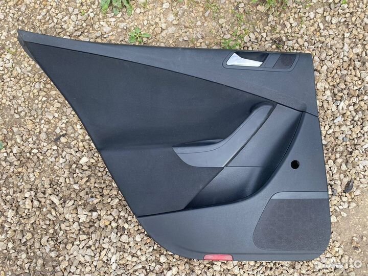 Обшивка двери задняя левая Volkswagen Passat B6