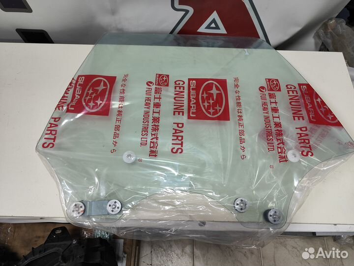 Стекло двери задней левой Subaru Legacy 2003-2009