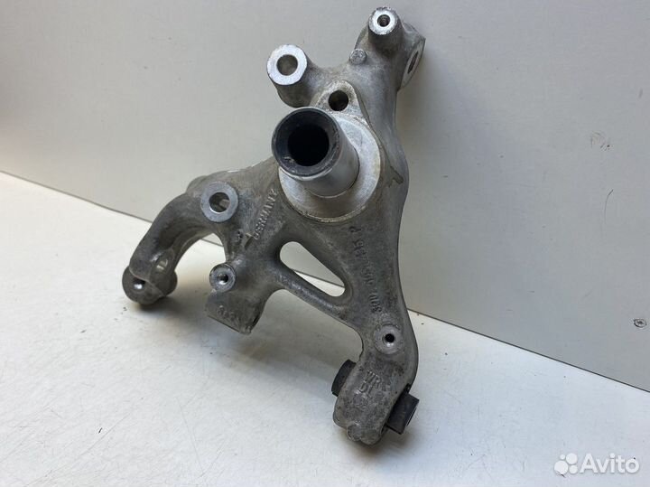 Кулак задний левый Volkswagen Passat B8 2015+