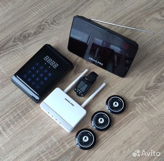 Система вызова: кнопка вызова официанта с часами