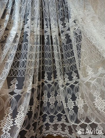 Тюль с красивой вышивкой