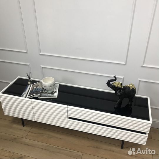 Тумба под тв в эмали Salvador White