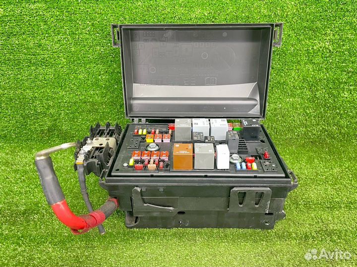 Блок предохранителей передний Opel Astra J GTC