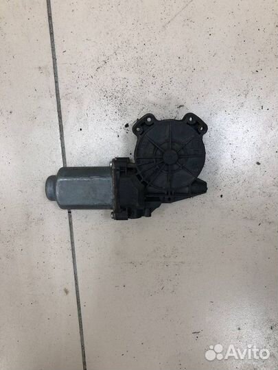 Моторчик стеклоподъемника задний правый