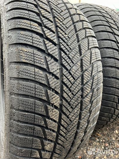 Bridgestone Blizzak LM-001 285/45 R21 113V