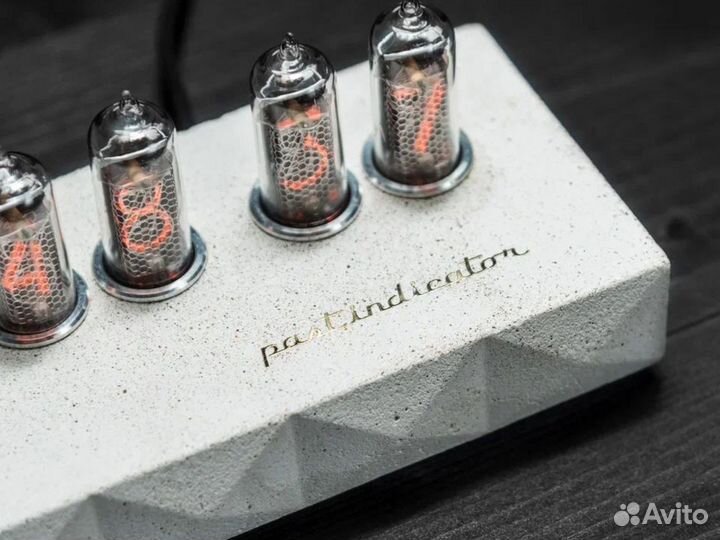 Ламповые часы Сатурн-Б цветные белые