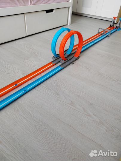 Трек Hot wheels петля