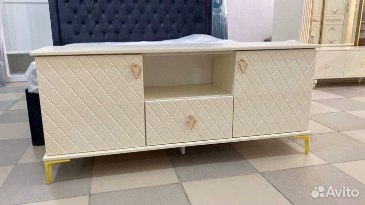 Тумбочка под телевизор новая