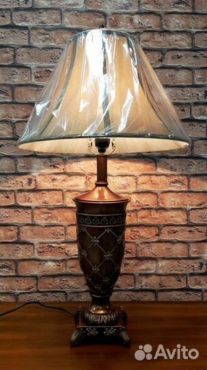 Настольная лампа
