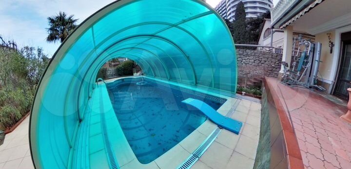 Дом 285,7 м² на участке 9,3 сот.