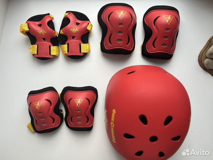 Комплект защиты для роликов детский новый