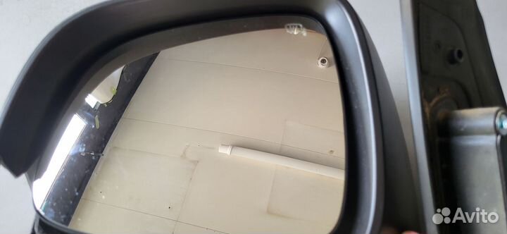 Продам левое зеркало Suzuki sx4 2008 г