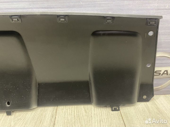 Спойлер бампера накладка Renault duster