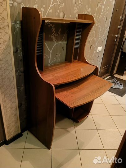 Стол компьютерный